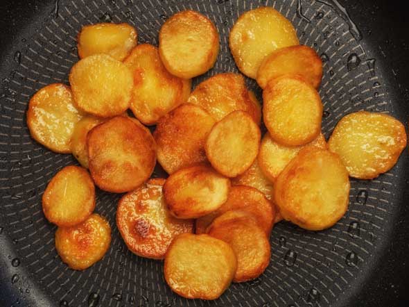 Bratkartoffeln in der Pfanne